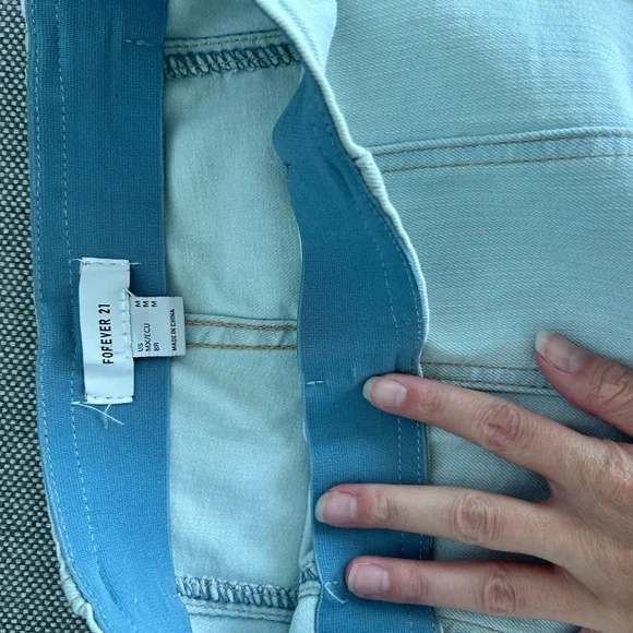 Light washed flare jeans - Picture 3 of 3